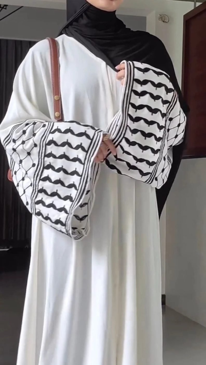 NOOM AL-LAMSA EMBROIDERY ABAYA